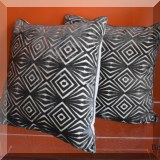 D04. Decorative pillows. 